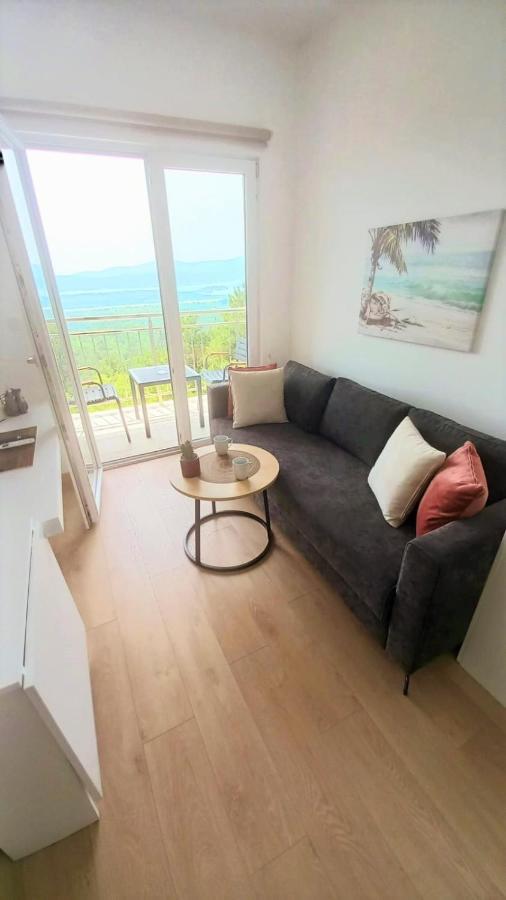 Cozy Apartments With Pool And Splendid Seaview Kavac ภายนอก รูปภาพ